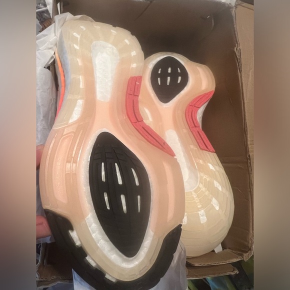 5.5 New Adidas w/ Box Women Ultraboost 22 Light Pink Sneakers running shoes - Picture 3 of 13